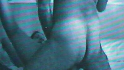 స్టీవార్డెస్ యొక్క లేత పుస్సీ పురుషుల దృష్టికి ఆకలితో ఉంది