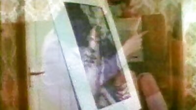 ఒక హాట్ mateత్సాహిక ఆమె లెస్బియన్ స్నేహితుడితో, పుస్సీ లికింగ్ చేస్తోంది